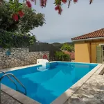 Yellow House Ithaca Βίλα Βαθύ