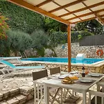 Yellow House Ithaca فيلة