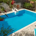 Βίλα Yellow House Ithaca *