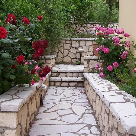 Вилла Yellow House Ithaca Вати