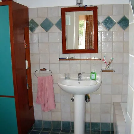 Yellow House Ithaca Вати