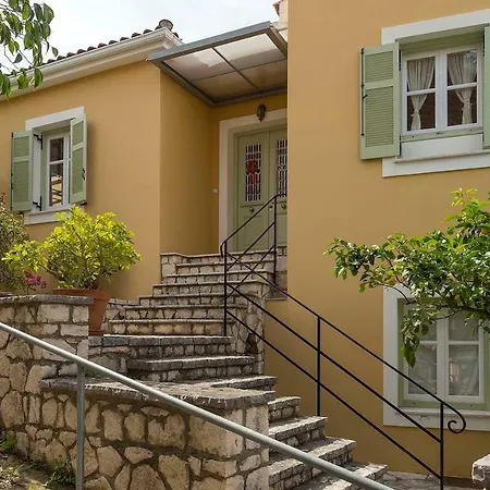 Yellow House Ithaca Вилла Вати