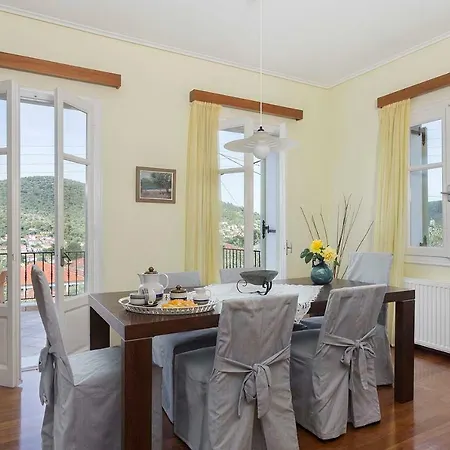 Yellow House Ithaca Вилла *