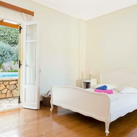 Yellow House Ithaca Вати