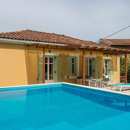 Yellow House Ithaca Вилла Вати