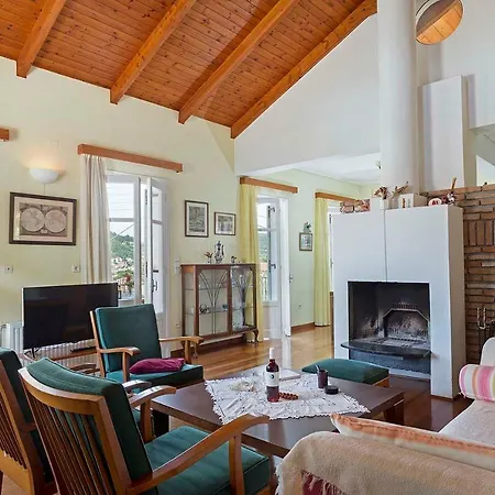 Yellow House Ithaca Вилла *