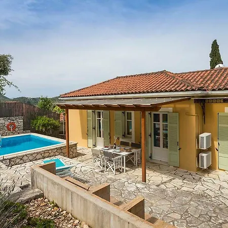 Yellow House Ithaca Vathy (Ithaca)