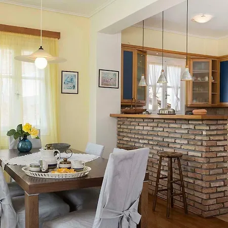 Yellow House Ithaca Вилла Вати