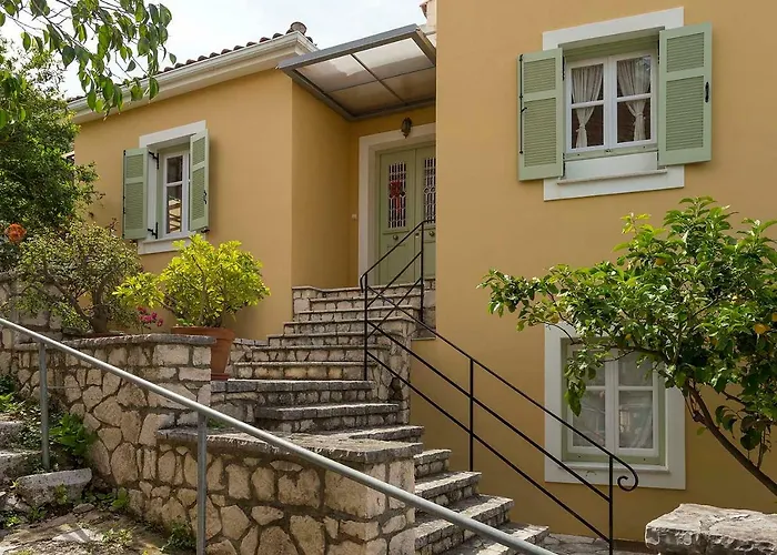 Yellow House Ithaca فيلة فاثي