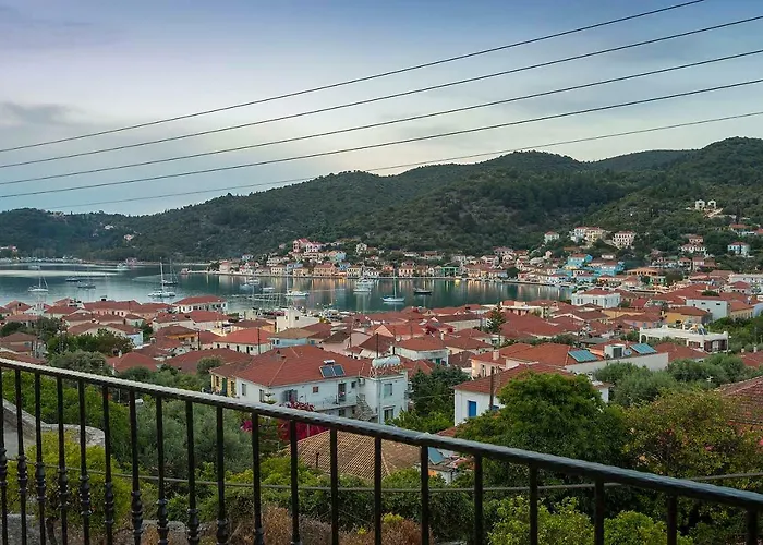 Yellow House Ithaca فيلة