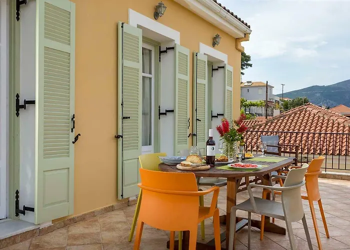 Yellow House Ithaca * فاثي