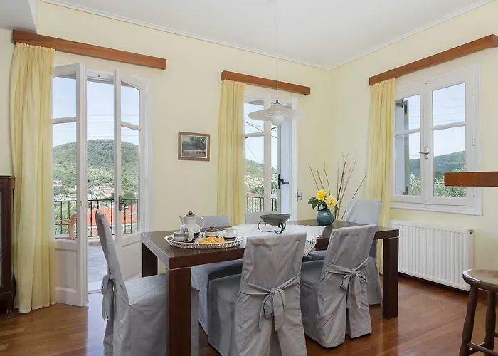 Yellow House Ithaca فيلة *