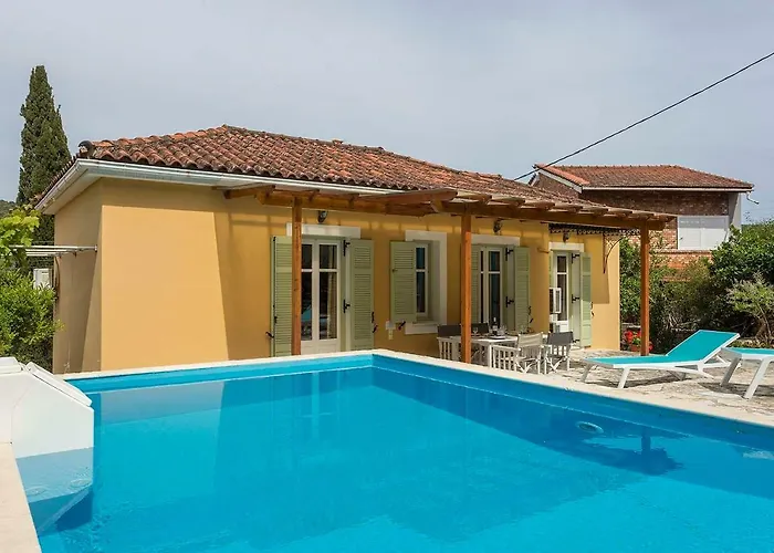 Yellow House Ithaca فيلة فاثي