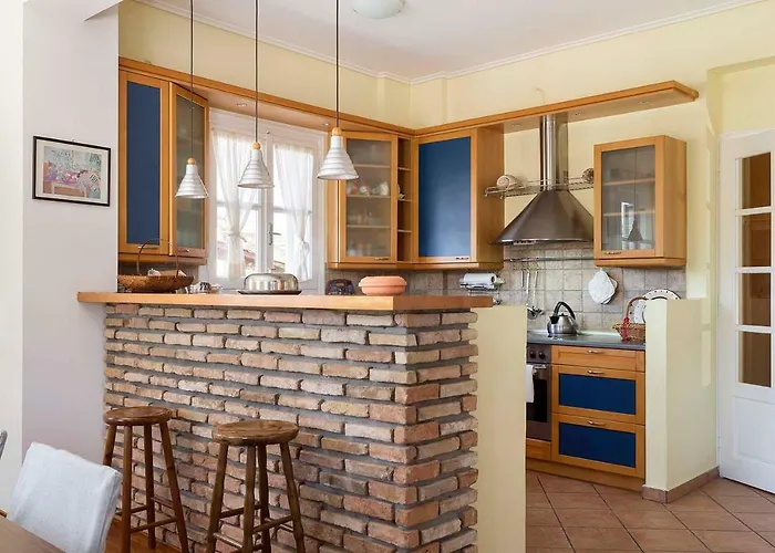 Yellow House Ithaca فاثي