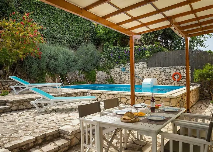 Yellow House Ithaca فيلة