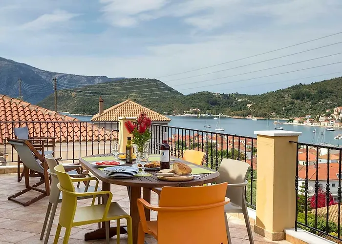 Yellow House Ithaca فيلة